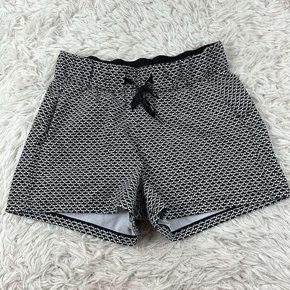 Lululemon On The Fly Short *2.5" Monochromic Black - Picture 1 of 6